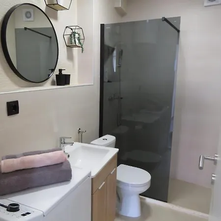 アパート Nevera ムリニ